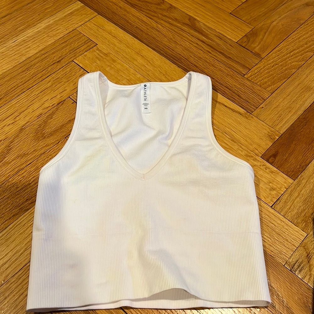 3 cropped Athleta ribbed v neck tops size xs